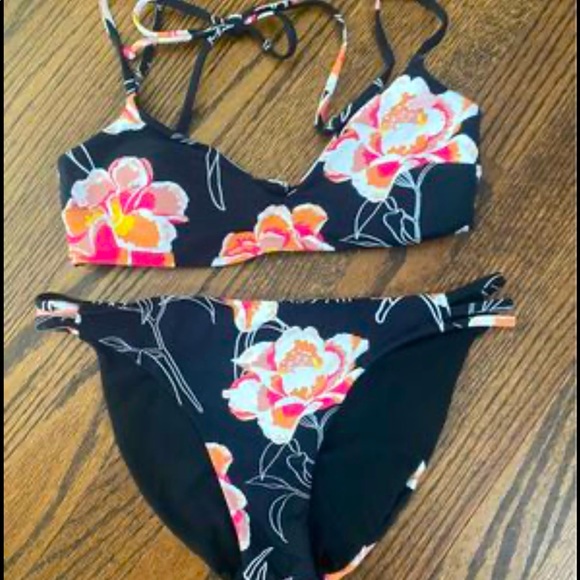 Roxy like new XS two piece swim - Picture 1 of 2